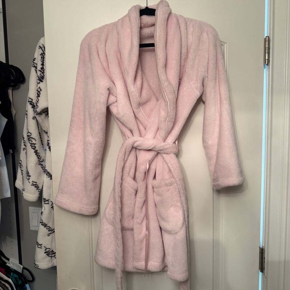Victorias Secret Soft Pink Plush Robe